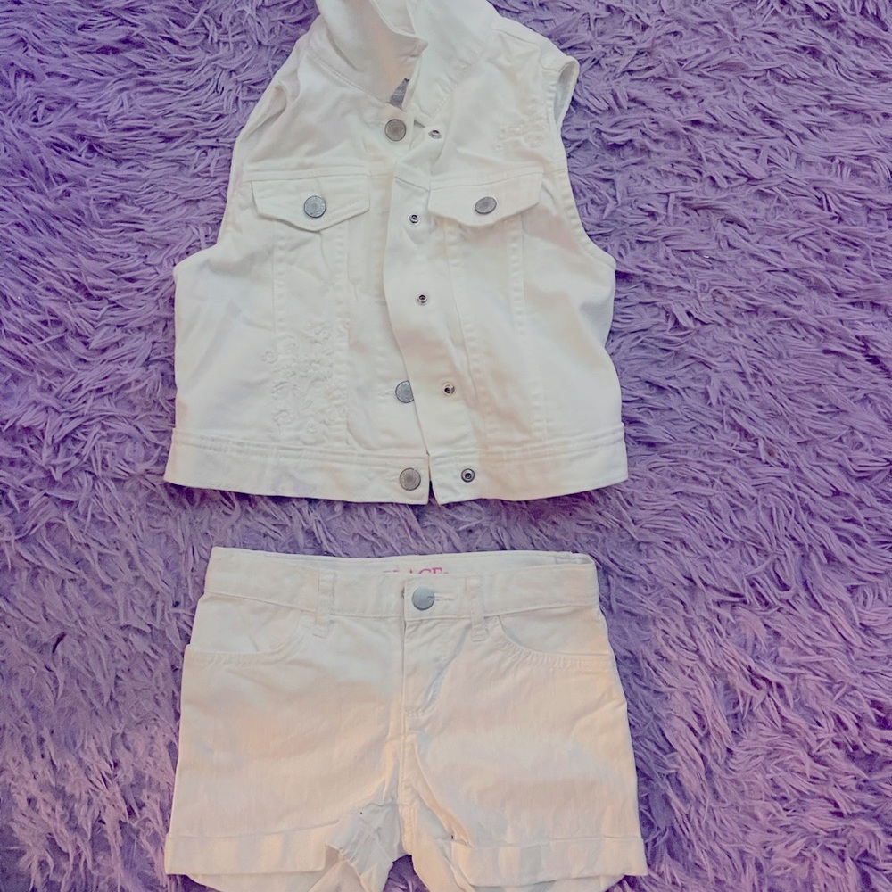 Girls… White short set… from Children Place… Size 8
